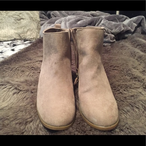 Old navy heeled ankle boots - Picture 3 of 7